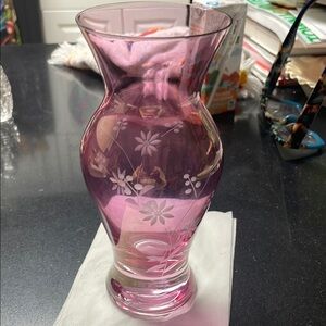 Small etched flower Vase..🏺